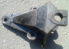 Кронштейн передней рессоры задний 8*4 F3000 Shaanxi